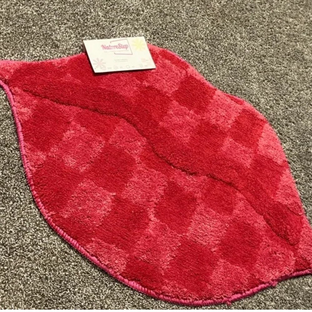 NatureStep Plush Red Lip-Shaped Rug 20 inch x 30 inch
